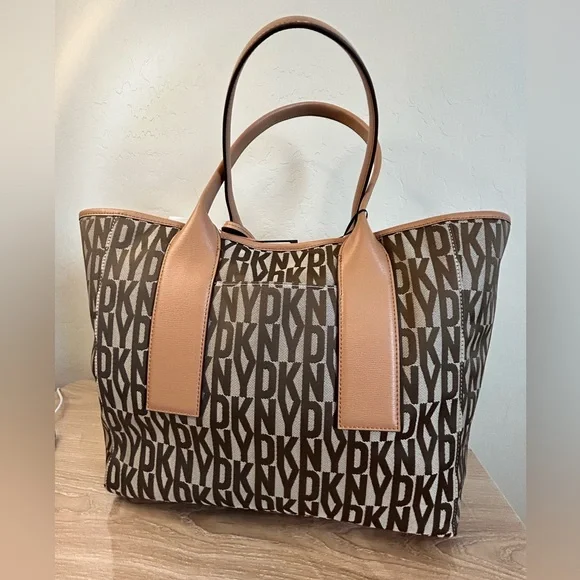 DKNY Tote NWT & Wristlet NWOT BUNDLE - Picture 9 of 14